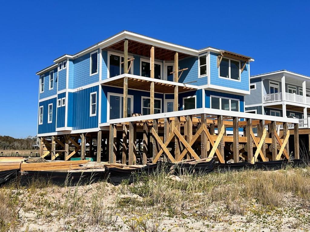 Aquila East, Oak Island