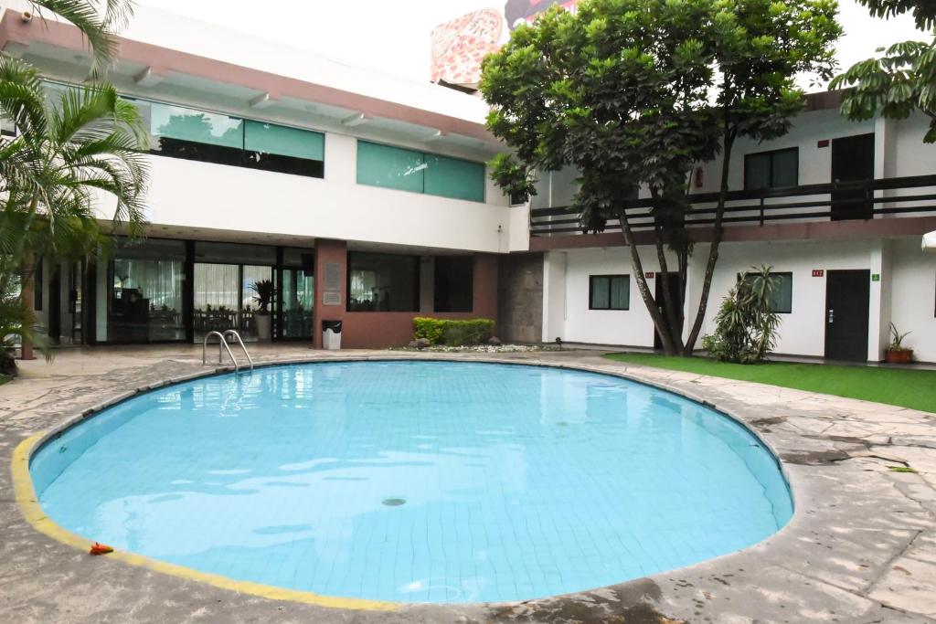 Hotel Expo Plaza Business and Family Guadalajara - 2