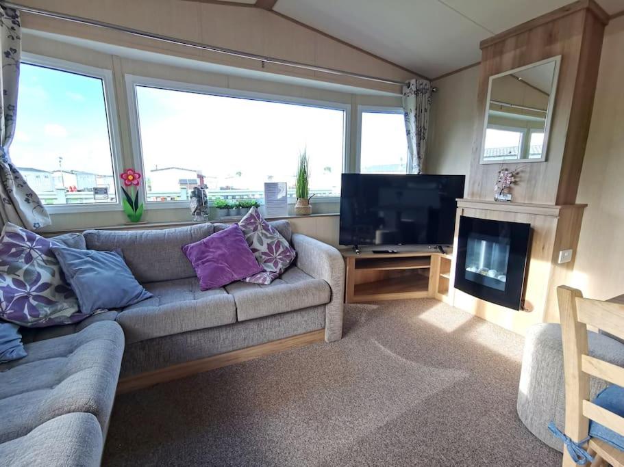 Hiking in Snowdonia? Sea, beach and mountains view, Llwyngwril