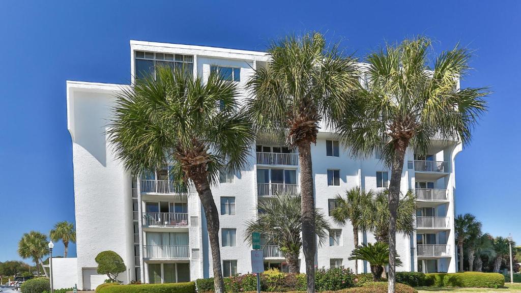 Dolphin Point 404B - 2BR on Holiday with Views of Harbor, Destin