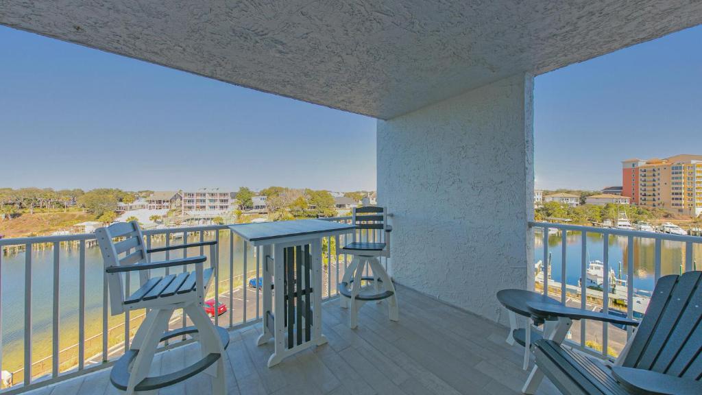 Dolphin Point 601B - Remodeled 2BR with Destin Harbor Views, Destin