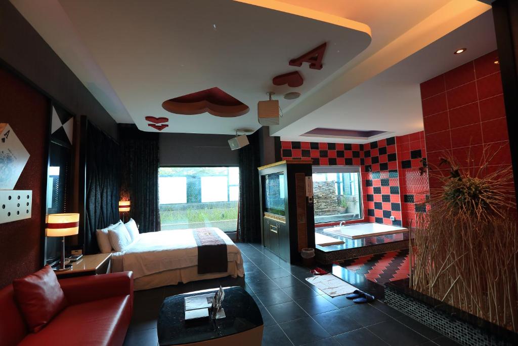 Shared lounge/TV area