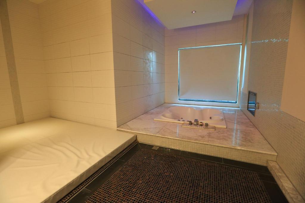 Bathroom, Moon Area Business Leisure Motel in Yunlin