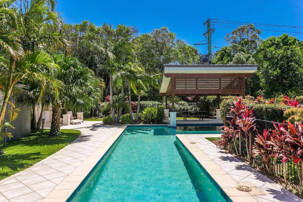 Drift - 3 BR home near town & beach with pool, Byron Bay