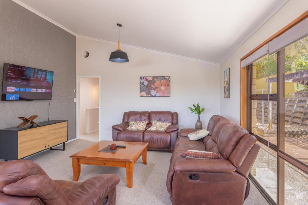 Spacious with fabulous views overlooking the city, Hamilton