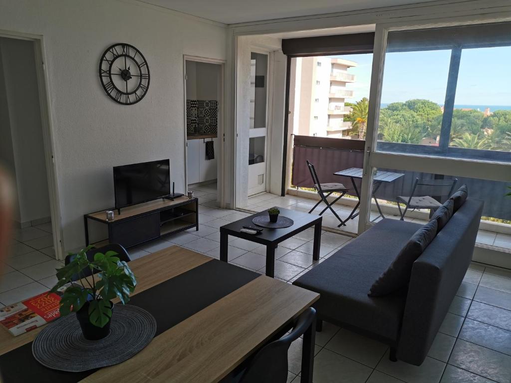 Appartement refait à neuf, climatisé avec vue mer et montagne, avec place de parking privative - 1