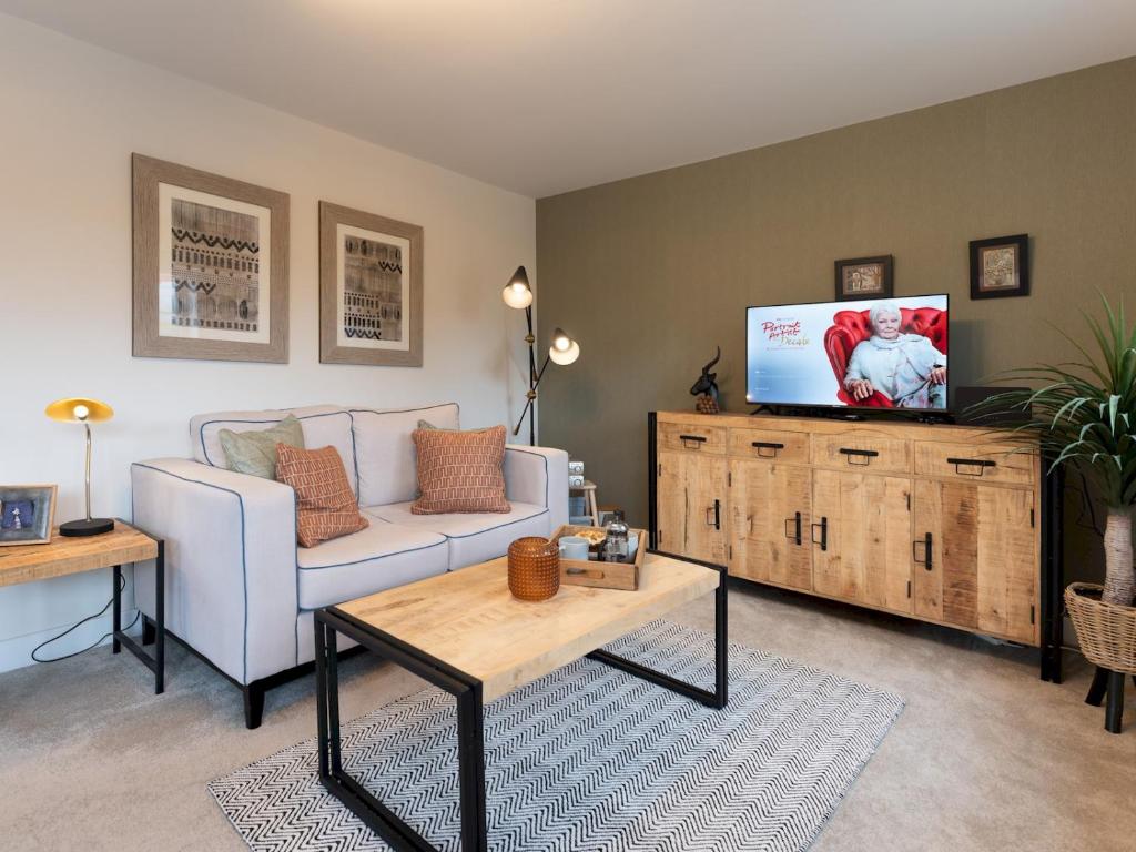 Pass the Keys Contemporary 2 bedroom home, Ludlow