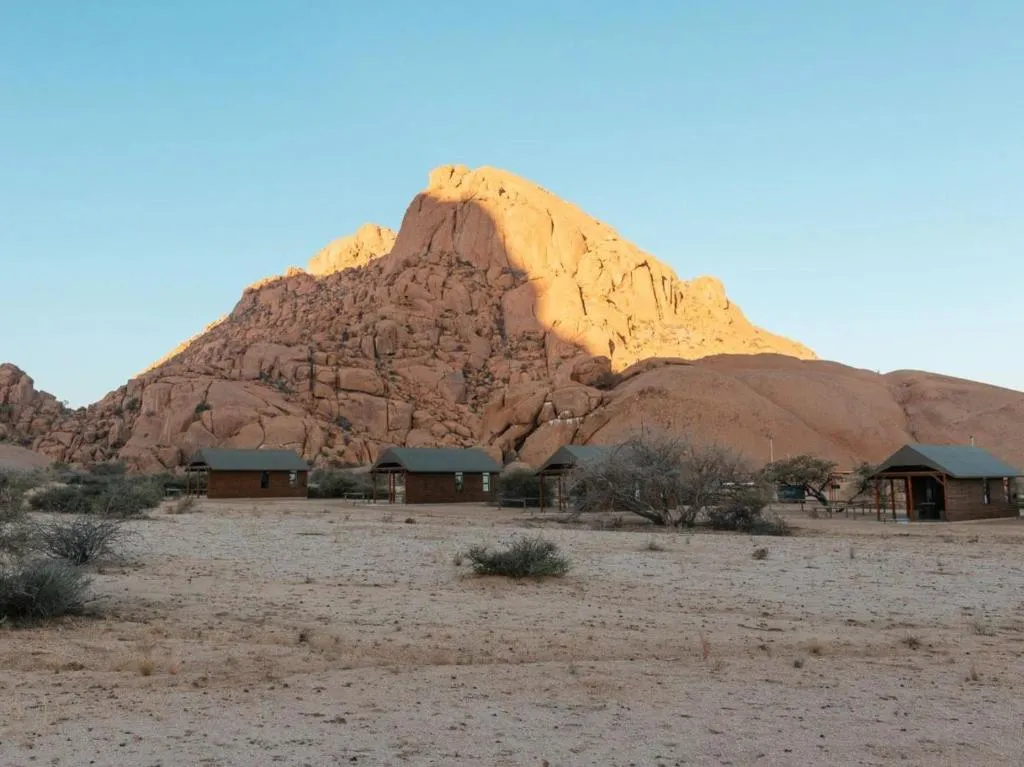 Spitzkoppe Cabin Camp, hotel in Usakos
