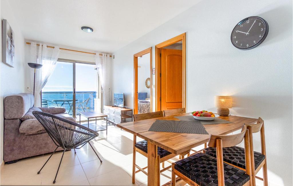 Cozy Apartment In Torrevieja - 2