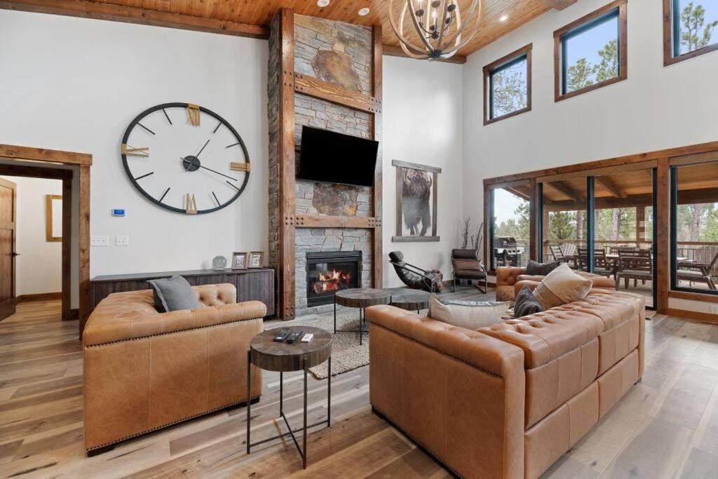 Ace In The Hills, Lead