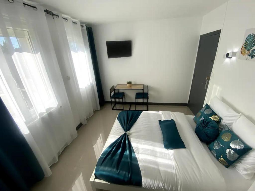 Douceur Drômoise: (Chambre + Espaces partagés)