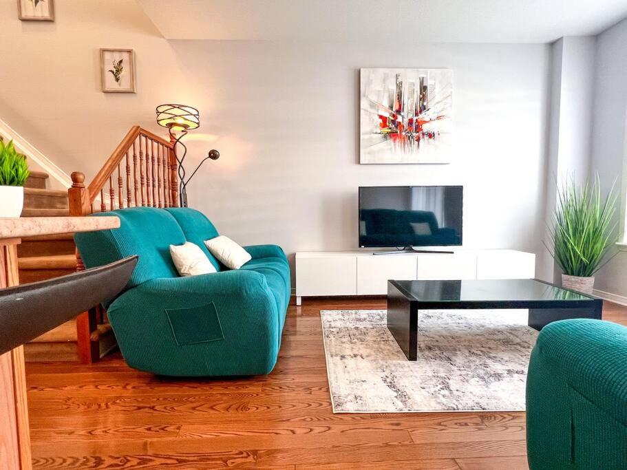 Central Charming 3 Bed Townhome