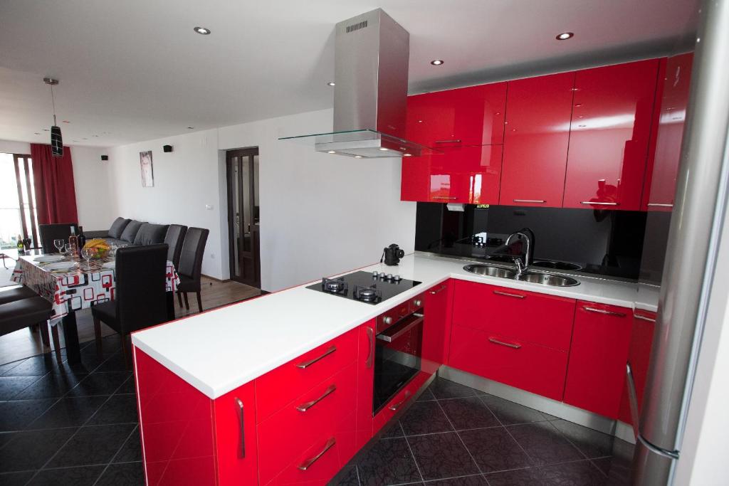 Apartments Casablanca — Hotel in Podstrana