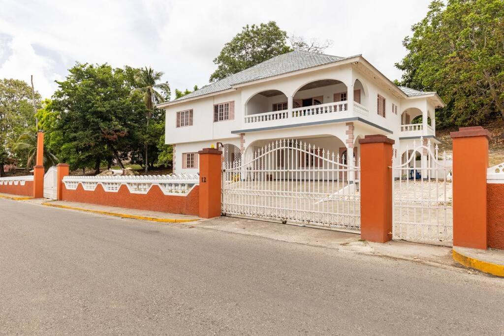 Shaw Park Gem Apt 12E, Ocho Rios