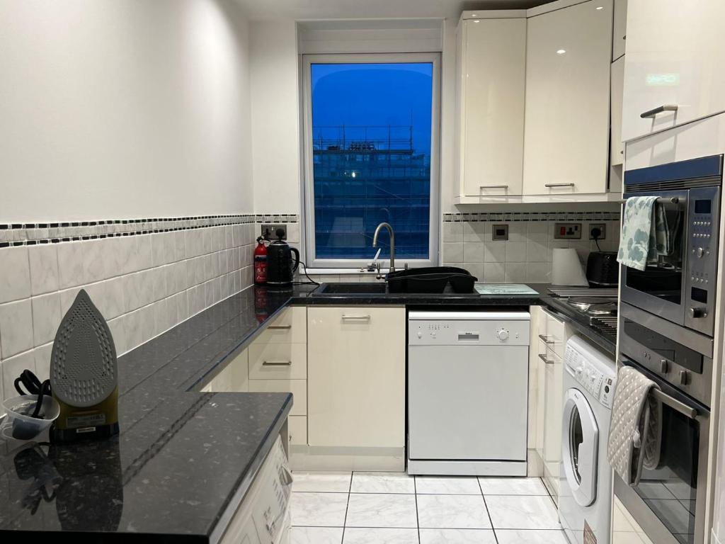 Serene Ocean Side Apartment, Brighton photo 8