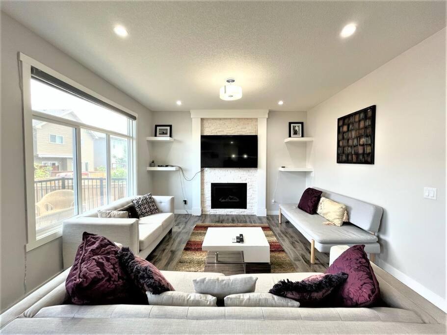 Luxury Retreat For Large Groups, Calgary