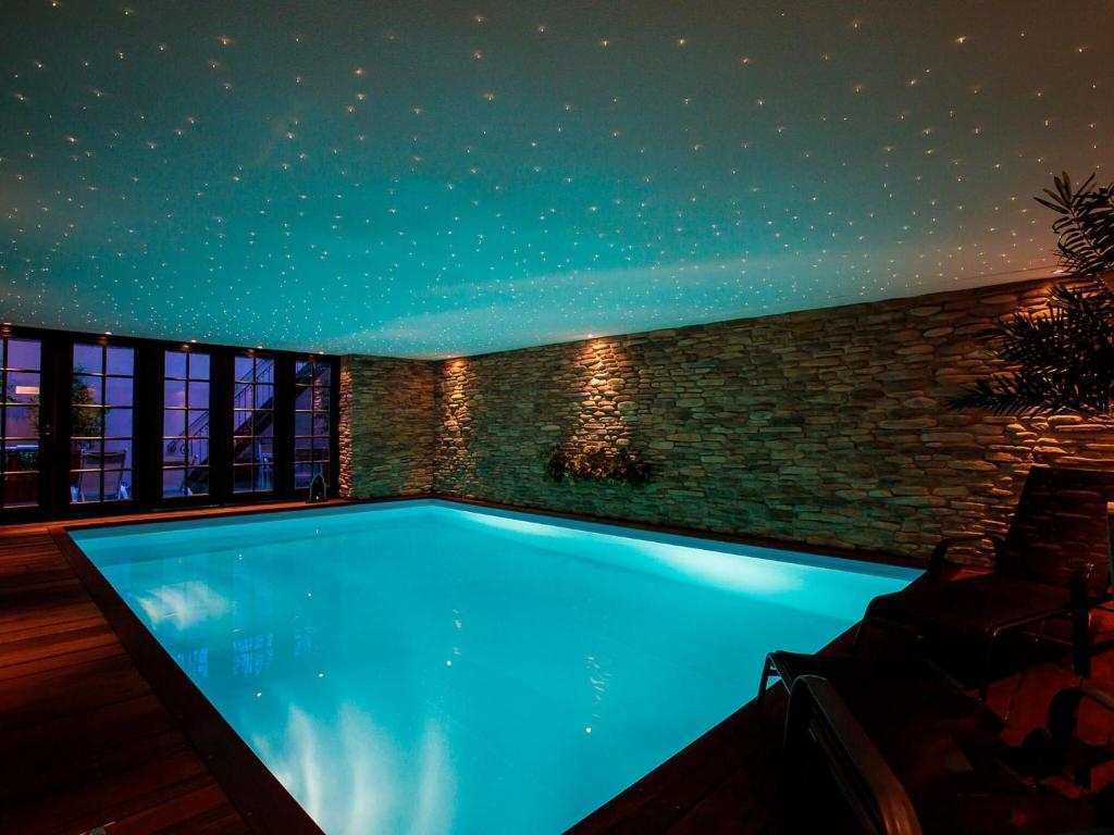 Unique holiday home with starry sky pool