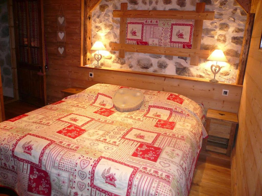 Appartement Montagnard avec Sauna, Terrasse & Poêle à Bois - Proche Pistes et Commerces - FR-1-467-87 - 4