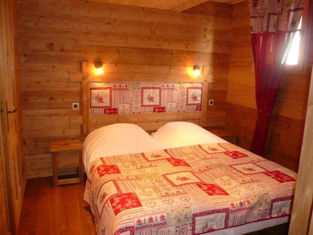 Appartement Montagnard avec Sauna, Terrasse & Poêle à Bois - Proche Pistes et Commerces - FR-1-467-87 - 5