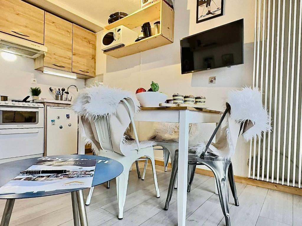 Studio cabine avec balcon Sud à 5 min des pistes, wifi inclus - FR-1-411-905 - 4