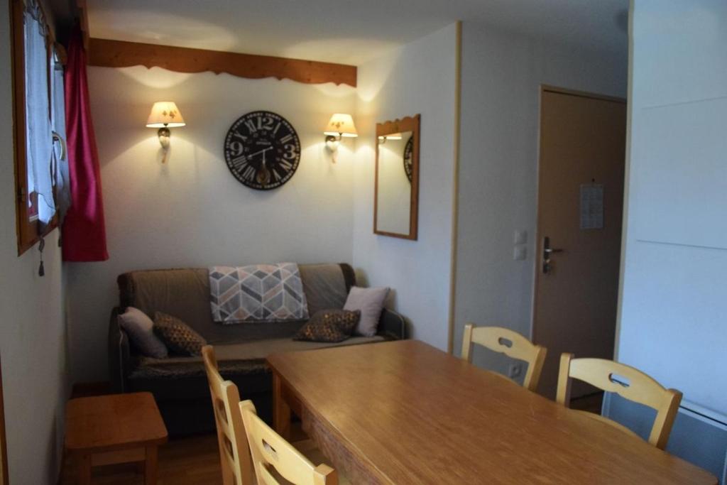 LES PETITS ETERLOUS Appartement T3 36m2 à Puy St Vincent 1800 Alpes du sud 6 personnes parking privé couvert - 5