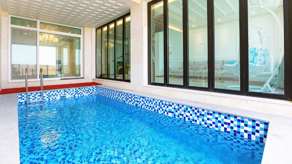 スイミングプール