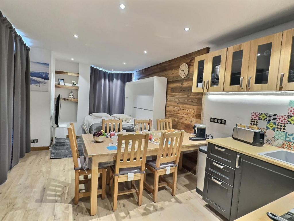 Appartement 6 personnes avec Parking Couvert - 1 chambre - 4 lits - Netflix & wifi haut débit - 5