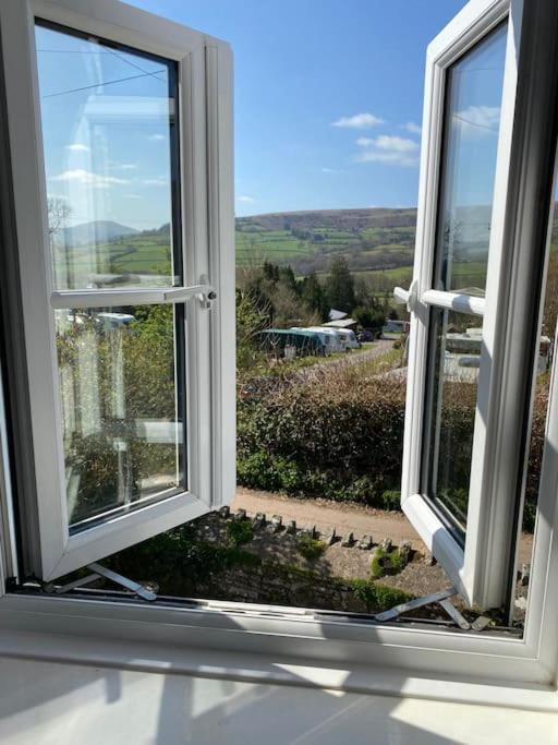 Scenic Couples Getaway in the Brecon Beacons, Crickhowell