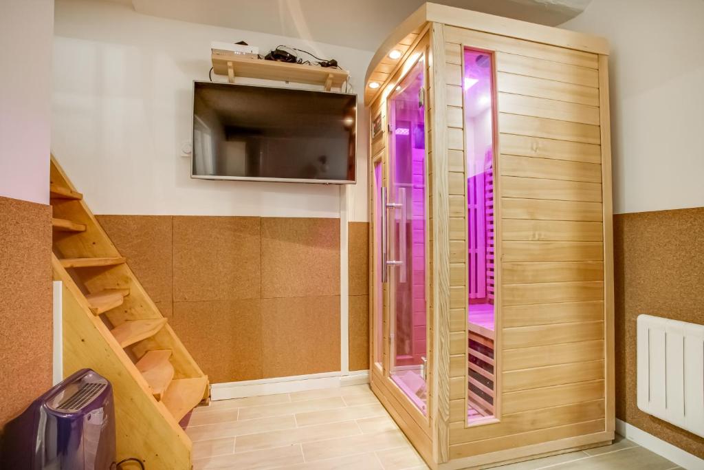 Tiny Duplex with Sauna in the 11 - 4