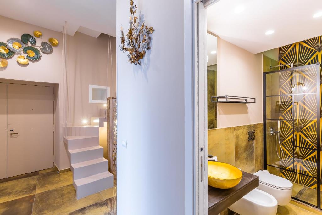 Facilities, Golden Shell at Hystorical Center in Naples