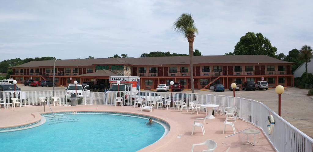 Summer Breeze Motel photo