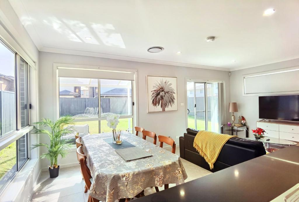 Delightful 2-level home in Bardia, Ingleburn