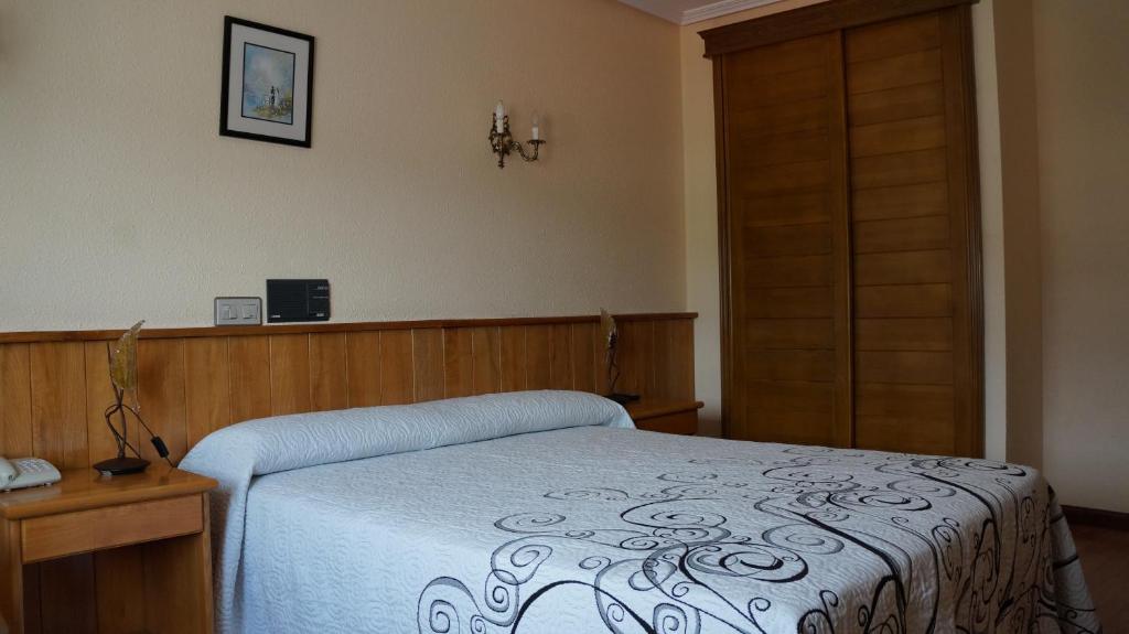 Hotel Larry — Hotel in Cee