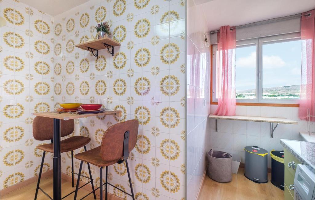 Stunning Apartment In El Campello With Wifi - 4
