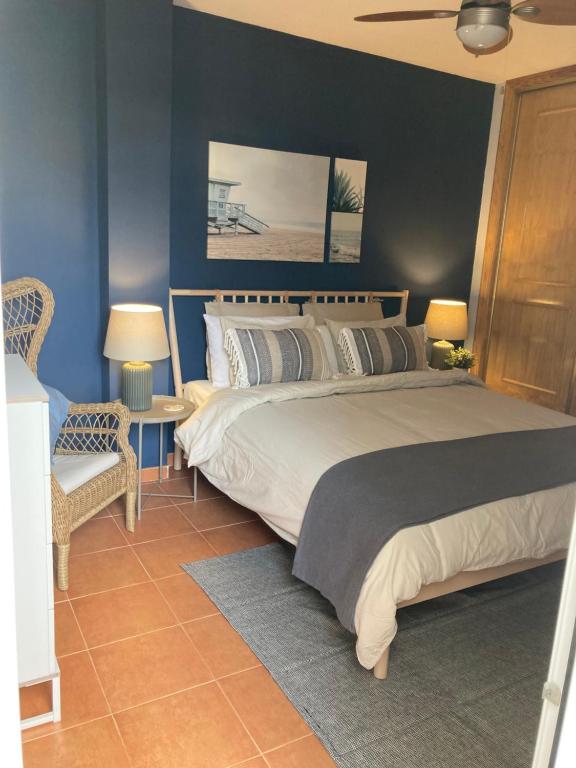 2 Bedroom Apartment with Sea Views - 5