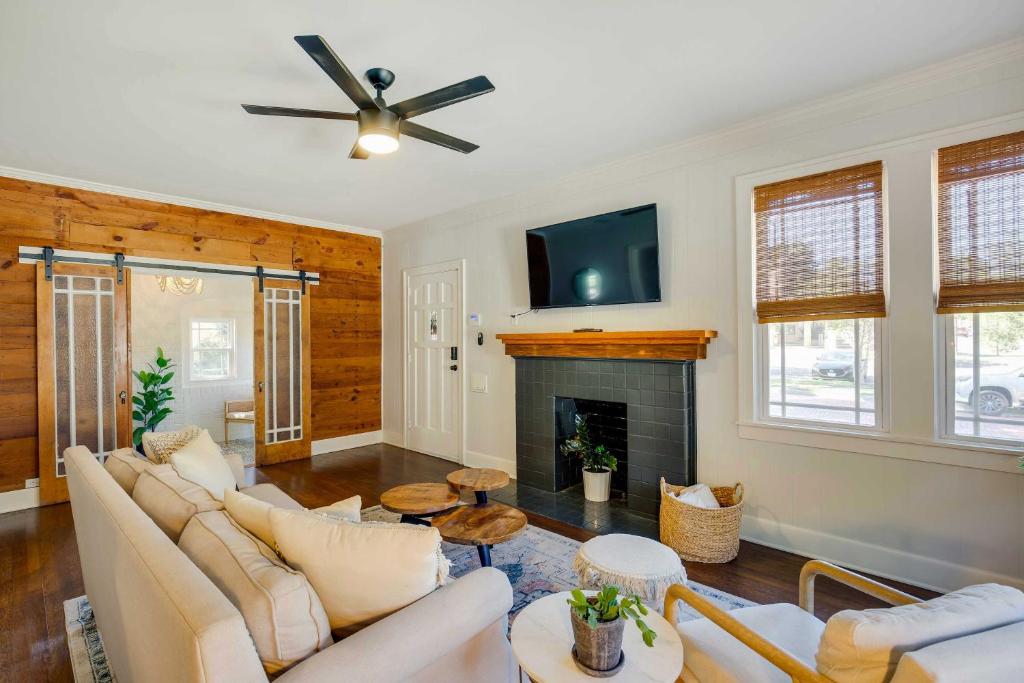 Walk to Dtwn Tyler Tudor with Backyard, Tyler