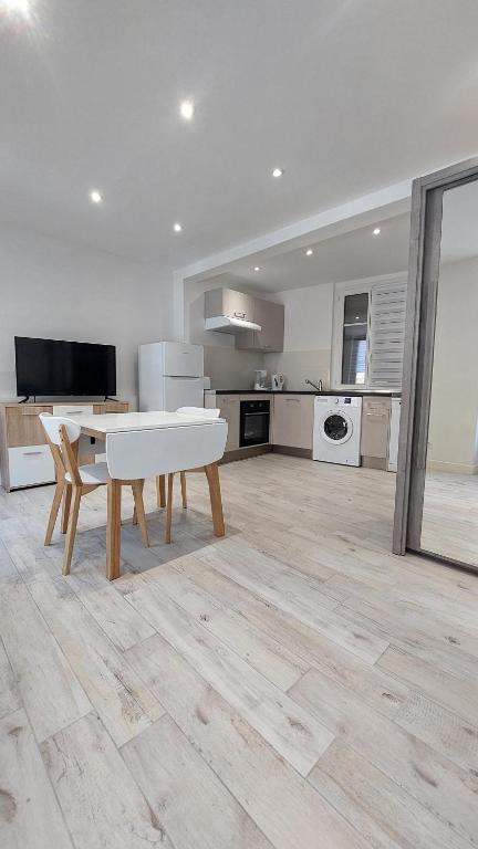 Studio lumineux avec stationnement proche Monaco, Nice, plage et gare - 4