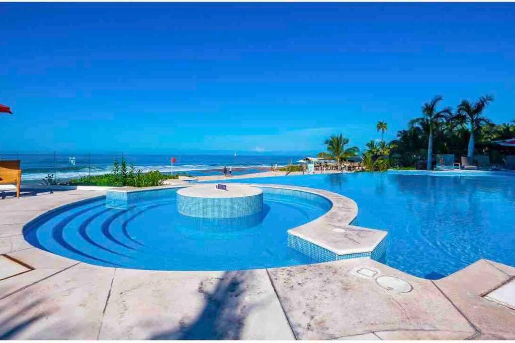 BEACH FRONT~ JACUZZI ~ SPECTACULAR OCEAN VIEWS - 2