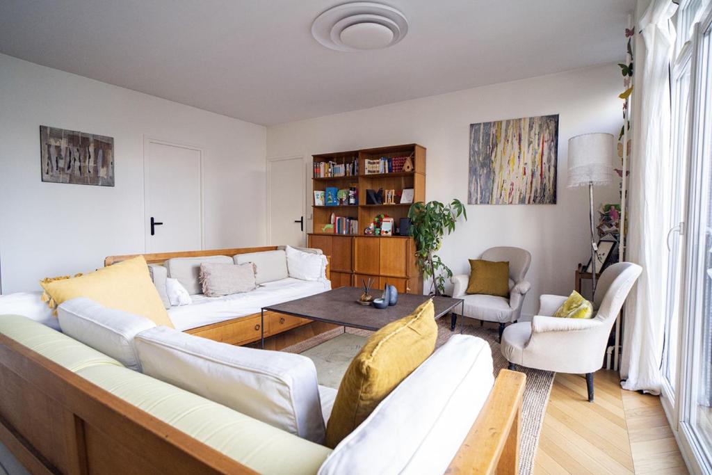Spacious apartment with view of the Eiffel Tower - 1
