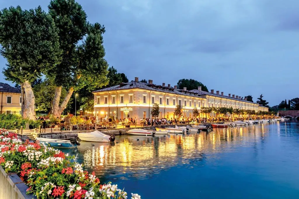 Pavillon Suite, hotel v destinaci Peschiera del Garda