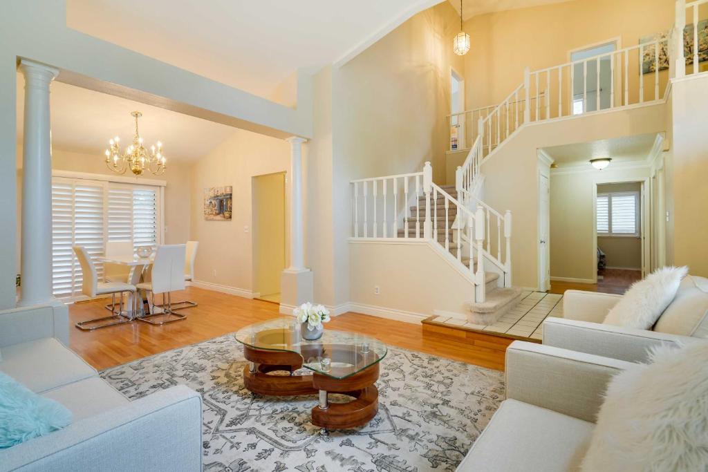 Bright Tracy Vacation Rental with Patio!
