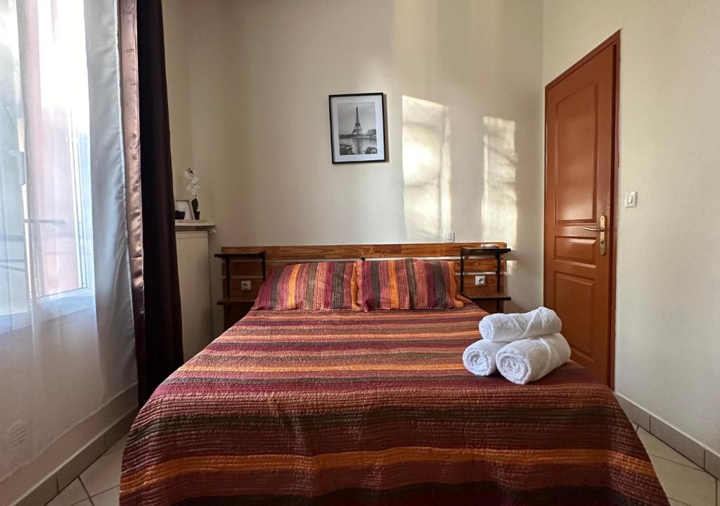 Triple Room, Hotel Victor Hugo in Paris