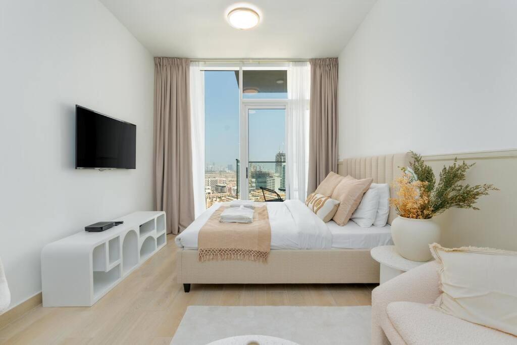 Bloom Height - Amazing Pool - Good Wi-Fi, Dubaj