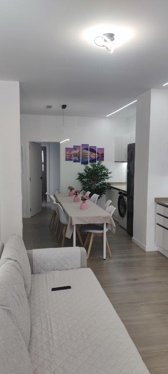 Apartamento 4 habitaciones 2 baños Ciudad de las Ciencias VT-55209-V - 3