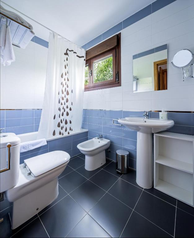 Apartamentos El Caxigu photo