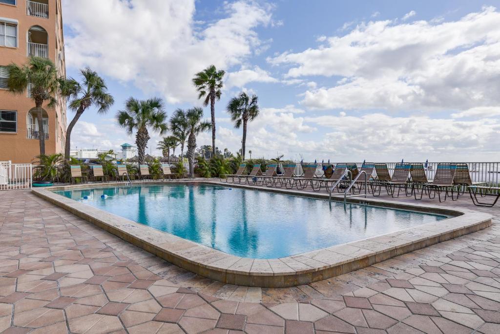 Sandy Shores Condo Across from Johns Pass!, St Pete Beach