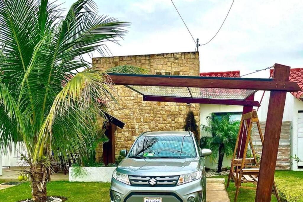 HERMOSA Y COMODA CASA " En condominio Privado " - 2