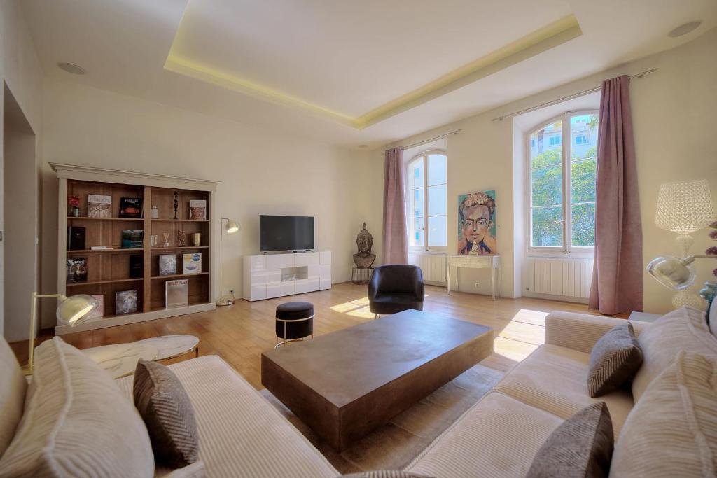 IMMOGROOM - T5 de standing - 130m - Terrace - Parking - AC, Cannes