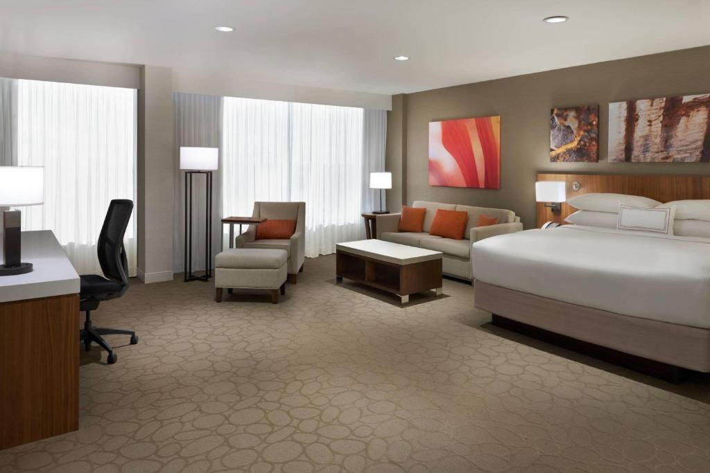 Toronto Delta Hotels by Marriott Toronto Airport & Conference Centre room