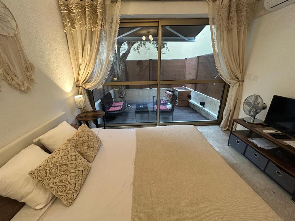 BEACH FLAT - 3
